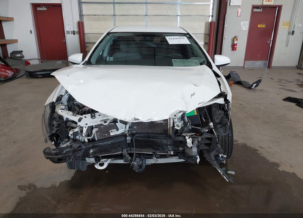 2019 TOYOTA COROLLA LE VIN: 2T1BURHE8KC210064