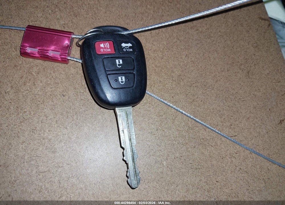 2019 TOYOTA COROLLA LE VIN: 2T1BURHE8KC210064
