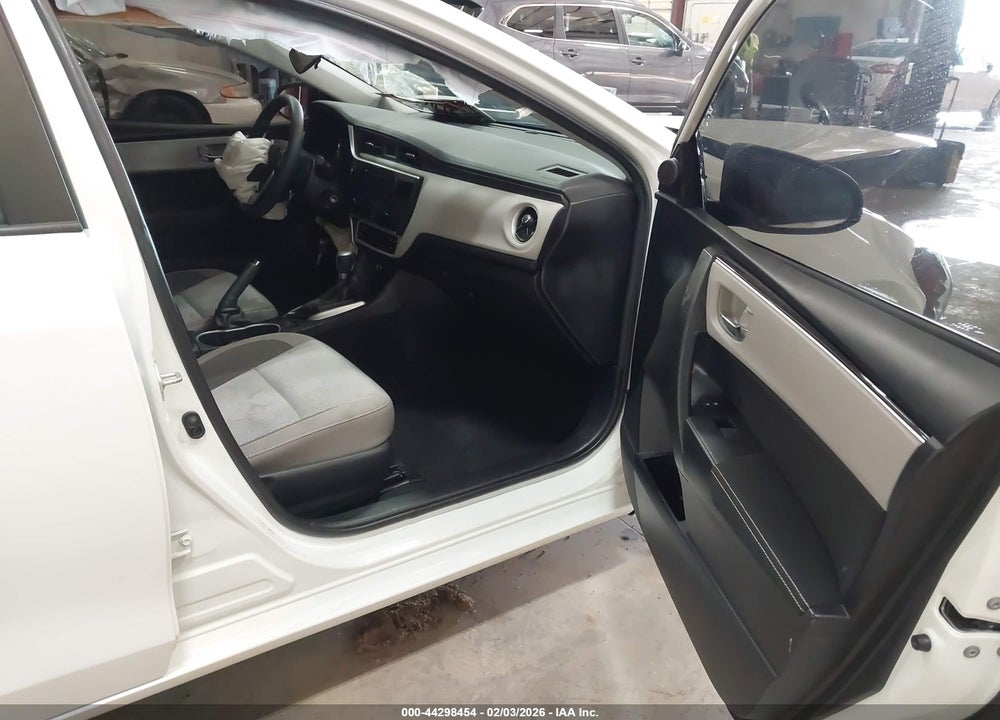 2019 TOYOTA COROLLA LE VIN: 2T1BURHE8KC210064