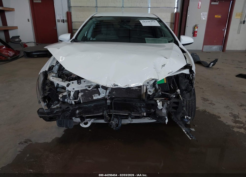 2019 TOYOTA COROLLA LE VIN: 2T1BURHE8KC210064