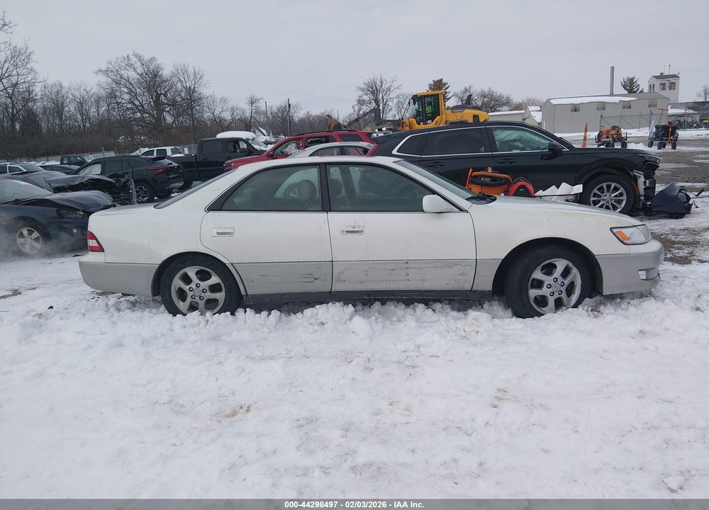2001 LEXUS ES 300 VIN: JT8BF28GX15105068