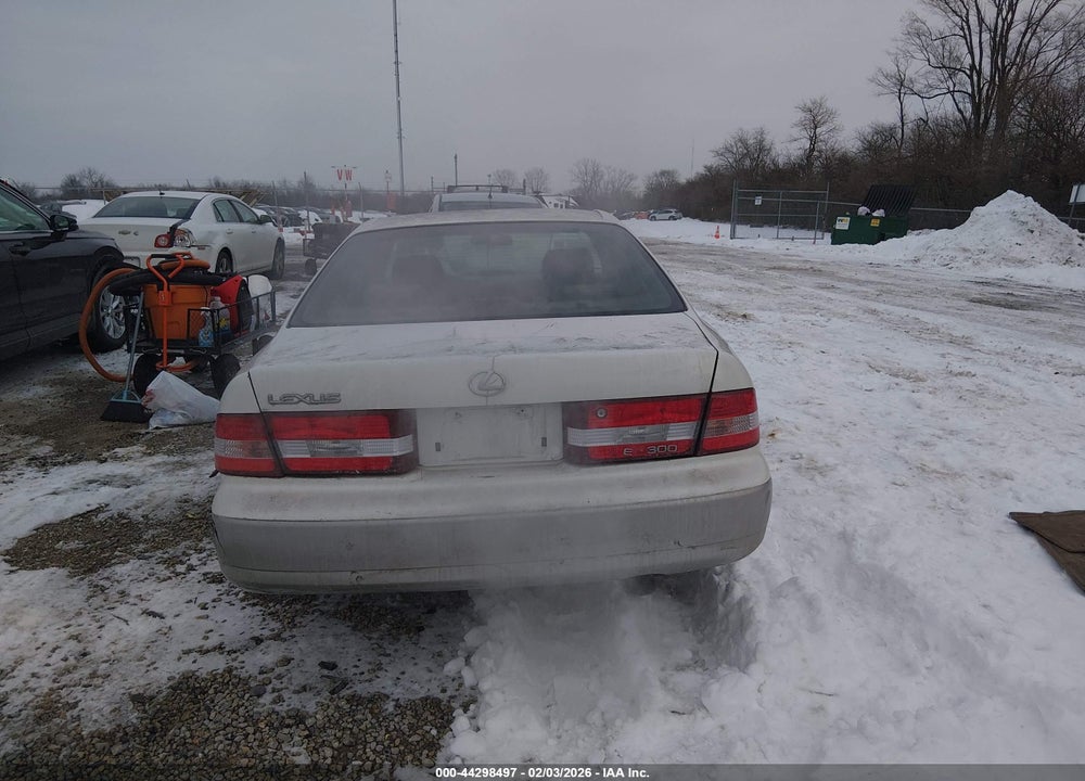 2001 LEXUS ES 300 VIN: JT8BF28GX15105068
