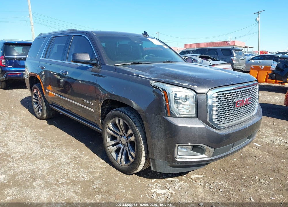2017 GMC YUKON DENALI VIN: 1GKS2CKJ8HR135605