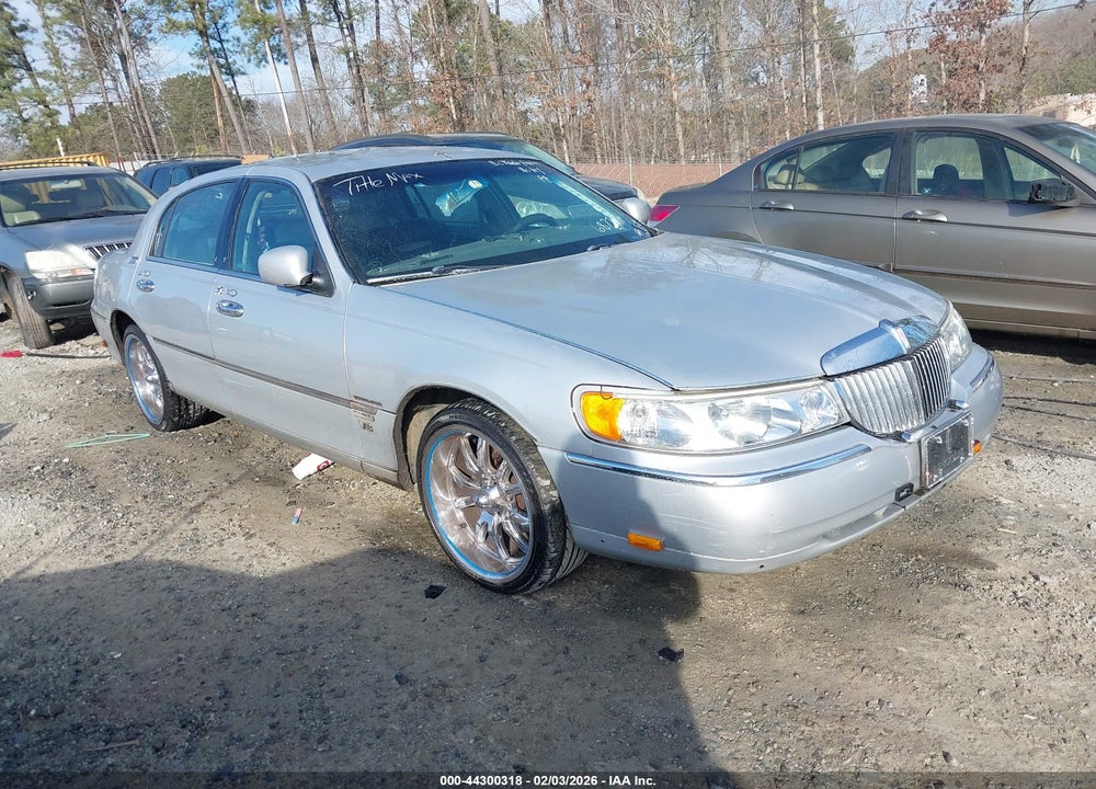 1998 LINCOLN TOWN CAR SIGNATURE VIN: 1LNFM82W9WY687726