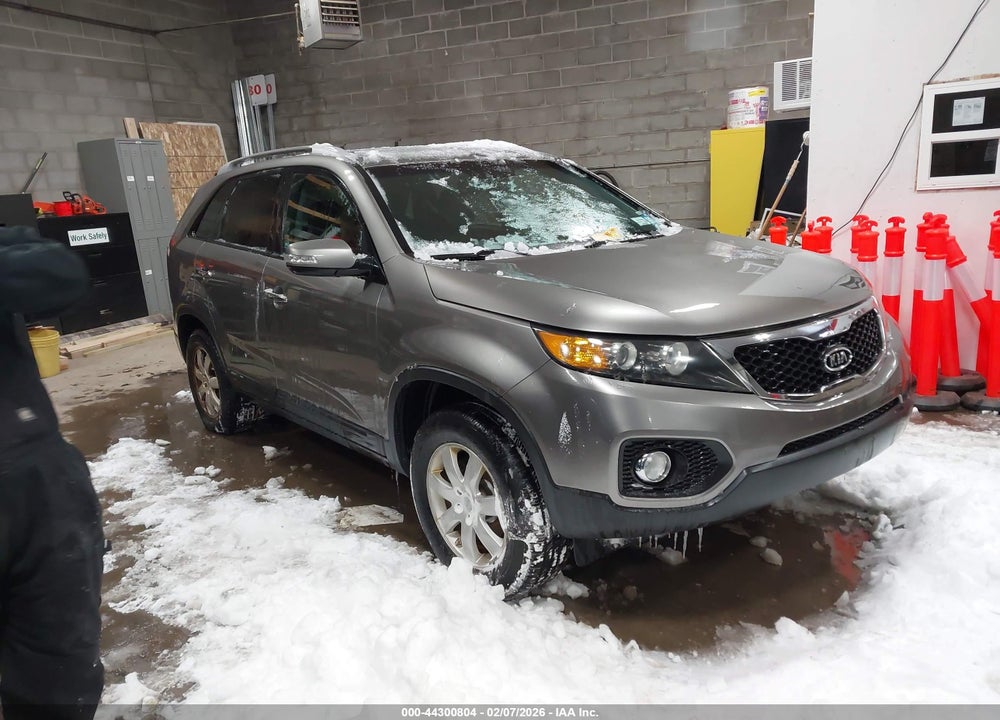 2011 KIA SORENTO VIN: 5XYKT4A12BG041032