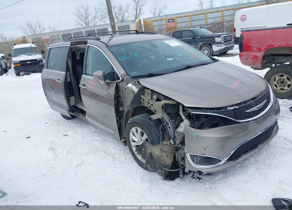 2017 CHRYSLER PACIFICA TOURING-L VIN: 2C4RC1BG0HR576218