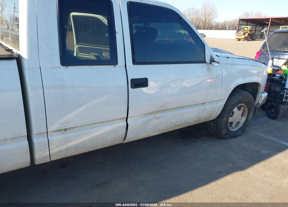 1998 CHEVROLET C1500 FLEETSIDE VIN: 2GCEC19R5W1215584
