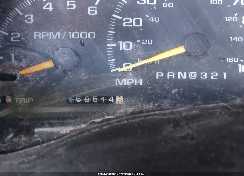 1998 CHEVROLET C1500 FLEETSIDE VIN: 2GCEC19R5W1215584