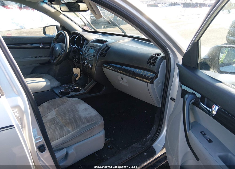 2011 KIA SORENTO LX V6 VIN: 5XYKT4A25BG146981