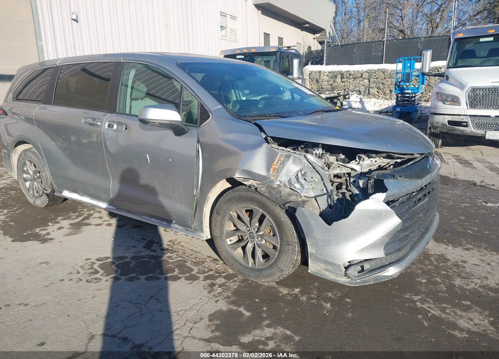 2022 TOYOTA SIENNA LE VIN: 5TDKRKEC3NS122496