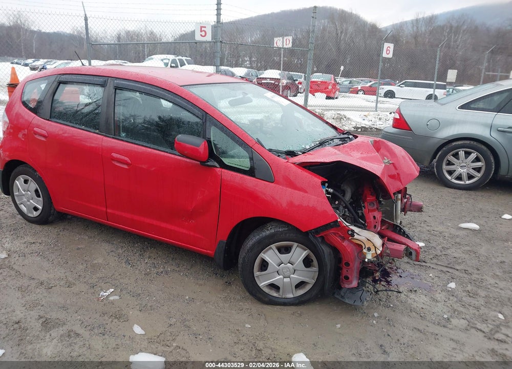 2013 HONDA FIT VIN: JHMGE8H3XDC026184