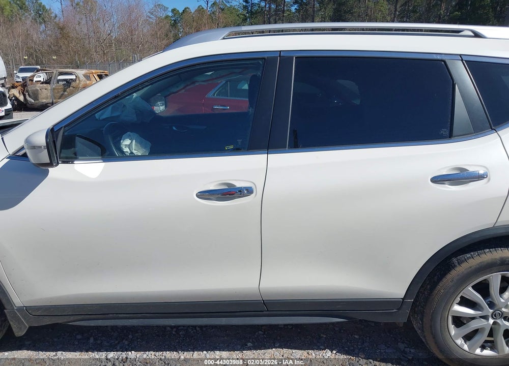 2020 NISSAN ROGUE SV FWD VIN: JN8AT2MT2LW037777