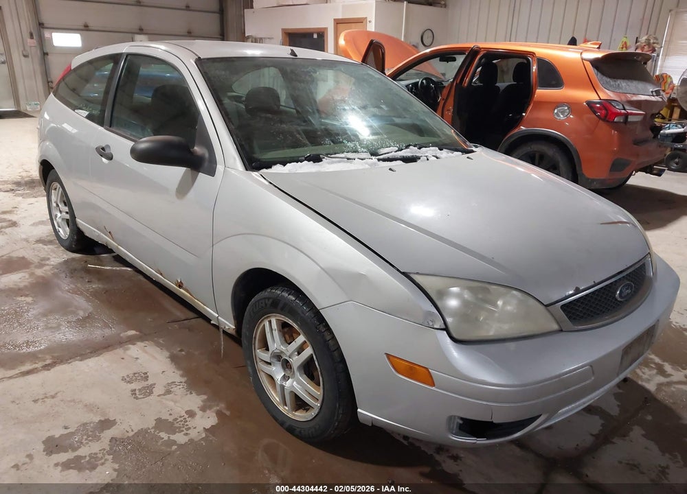 2005 FORD FOCUS ZX3 VIN: 3FAFP31N25R139836