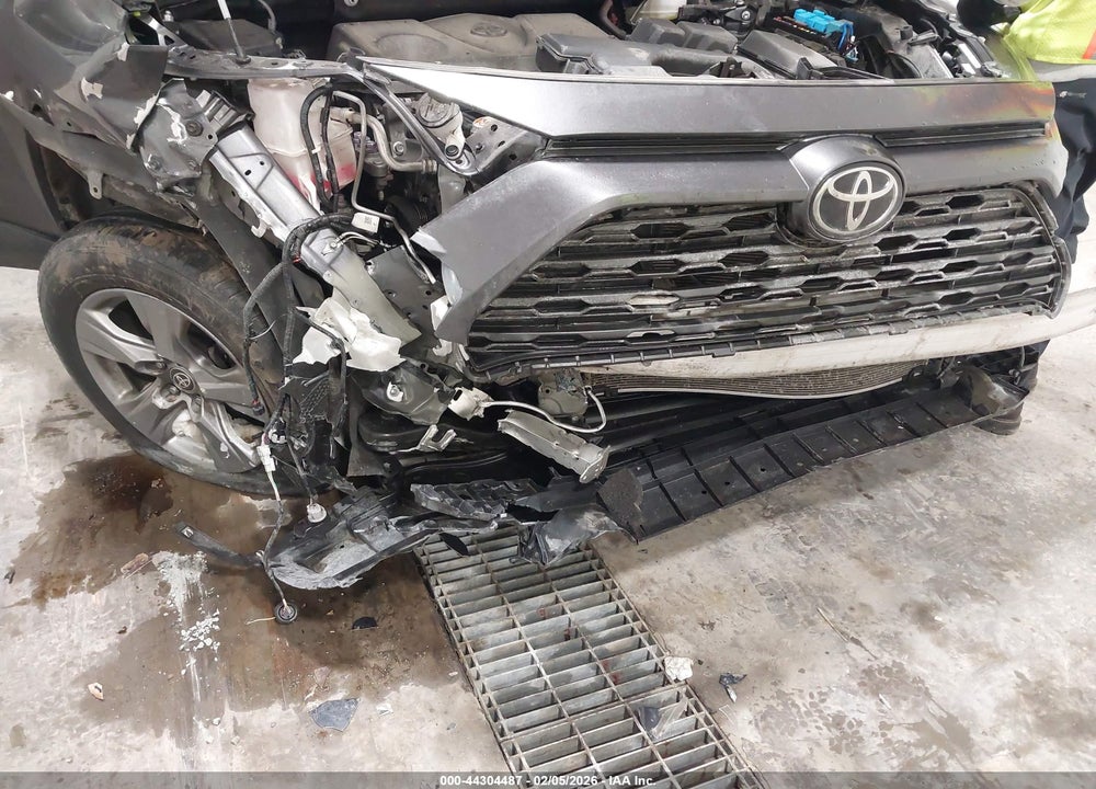 2024 TOYOTA RAV4 XLE VIN: 2T3P1RFVXRC456049