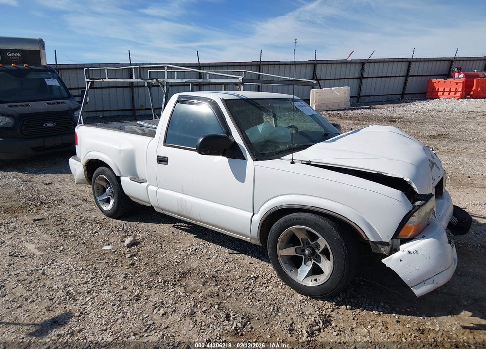 2001 GMC SONOMA SLS VIN: 1GTCS145718234030