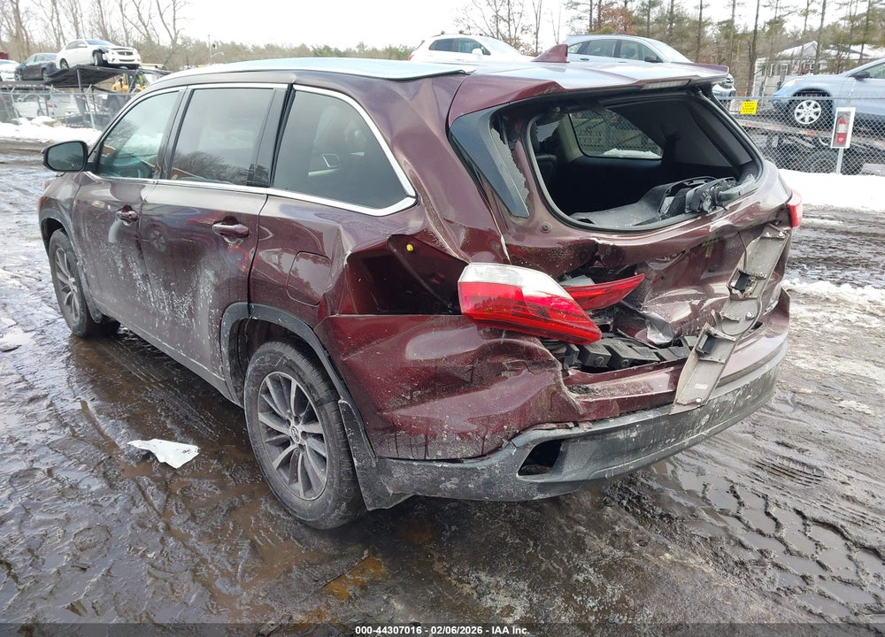2019 TOYOTA HIGHLANDER XLE VIN: 5TDJZRFH8KS730590