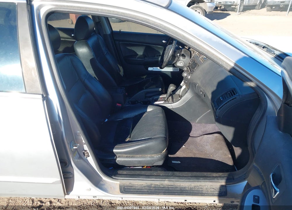 2003 HONDA ACCORD 2.4 EX VIN: JHMCM56663C004260