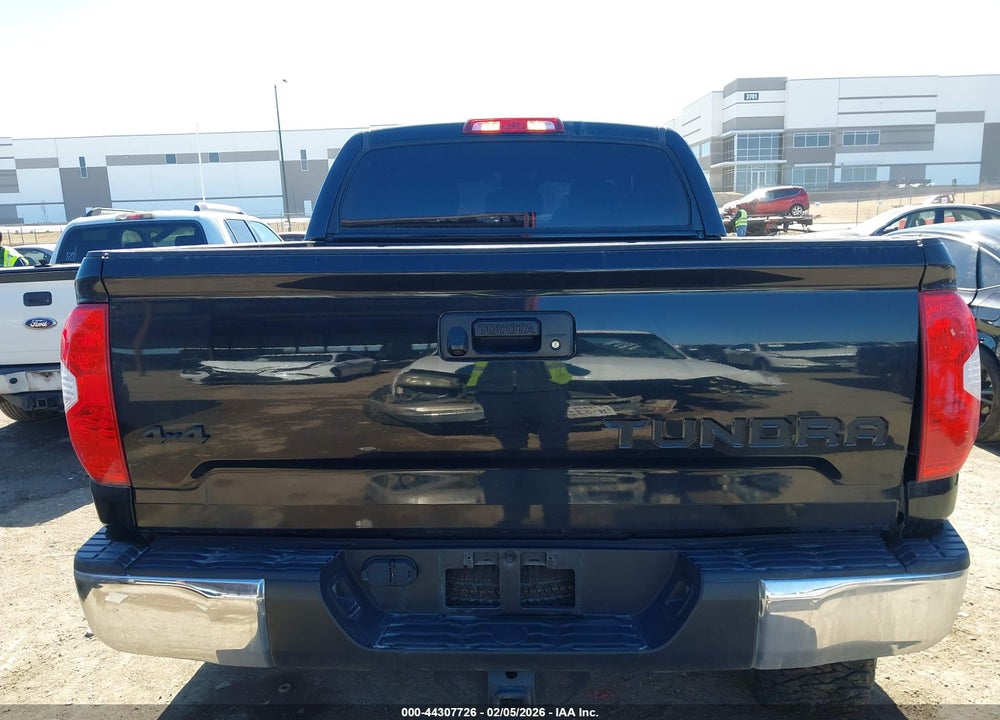 2018 TOYOTA TUNDRA SR5 5.7L V8 VIN: 5TFDY5F16JX692801