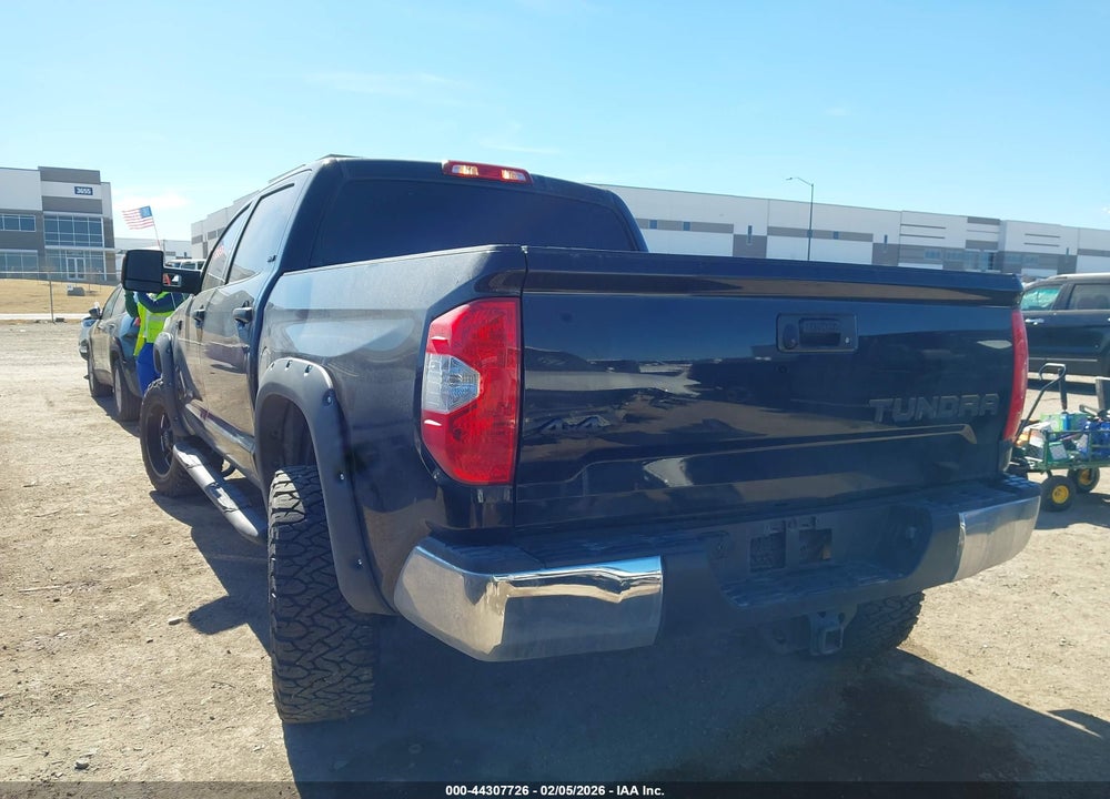 2018 TOYOTA TUNDRA SR5 5.7L V8 VIN: 5TFDY5F16JX692801