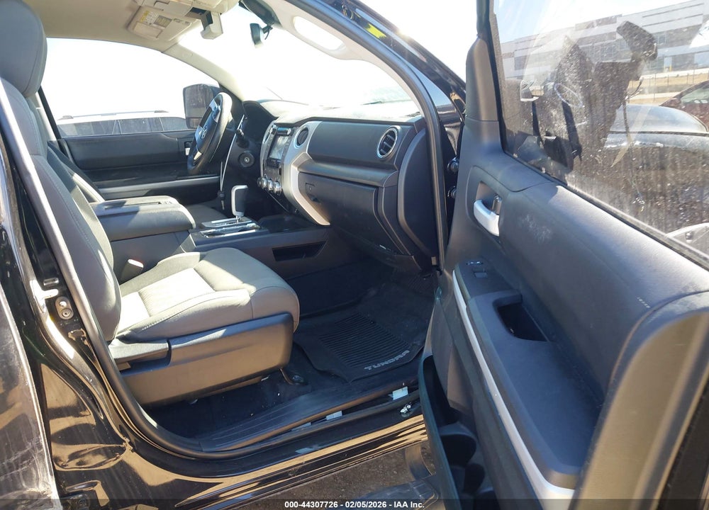 2018 TOYOTA TUNDRA SR5 5.7L V8 VIN: 5TFDY5F16JX692801