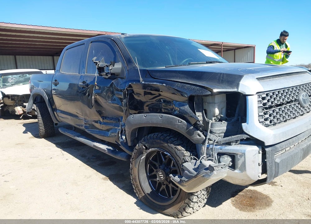 2018 TOYOTA TUNDRA SR5 5.7L V8 VIN: 5TFDY5F16JX692801