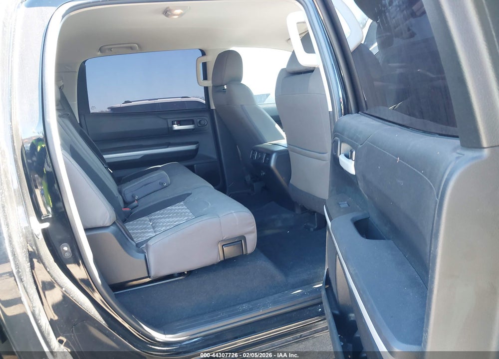 2018 TOYOTA TUNDRA SR5 5.7L V8 VIN: 5TFDY5F16JX692801