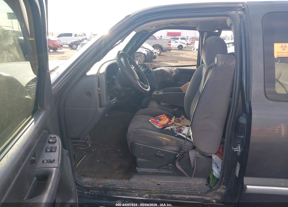 2005 GMC SIERRA 1500 SLE VIN: 2GTEC19T551301648