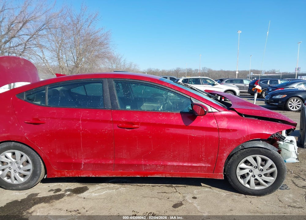 2018 HYUNDAI ELANTRA SE VIN: 5NPD74LF8JH386885
