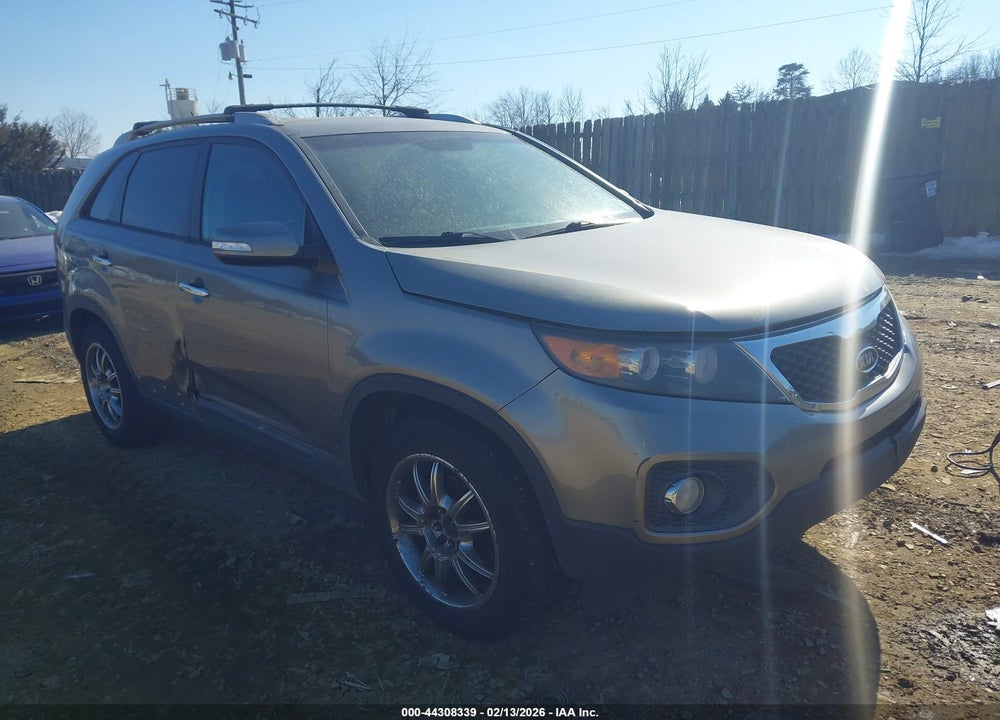 2013 KIA SORENTO LX V6 VIN: 5XYKT4A2XDG353546