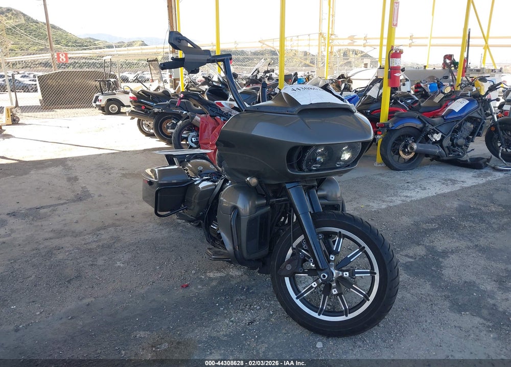 2018 HARLEY-DAVIDSON FLTRU VIN: 1HD1KGD38JB612253