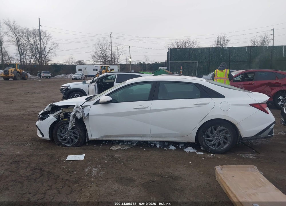 2024 HYUNDAI ELANTRA SEL VIN: KMHLM4DG8RU688363