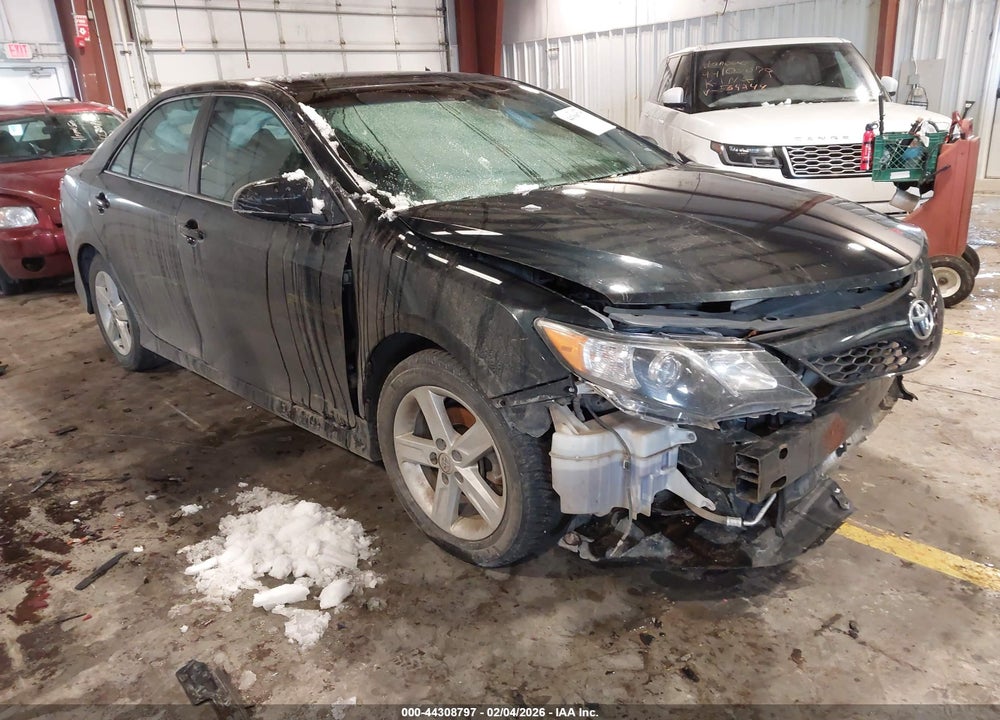 2014 TOYOTA CAMRY SE VIN: 4T1BF1FK2EU740795