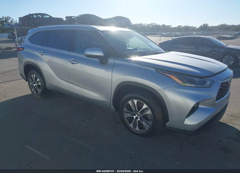 2021 TOYOTA HIGHLANDER XLE VIN: 5TDGZRAH4MS518564