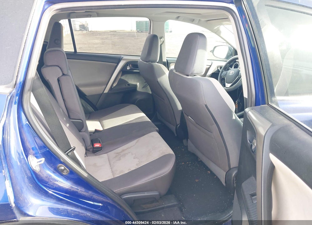 2015 TOYOTA RAV4 XLE VIN: 2T3RFREV3FW365968