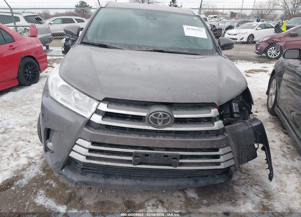 2019 TOYOTA HIGHLANDER XLE VIN: 5TDJZRFH0KS589658