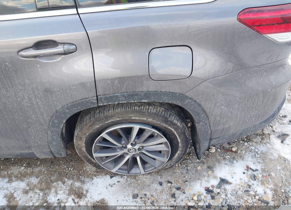 2019 TOYOTA HIGHLANDER XLE VIN: 5TDJZRFH0KS589658