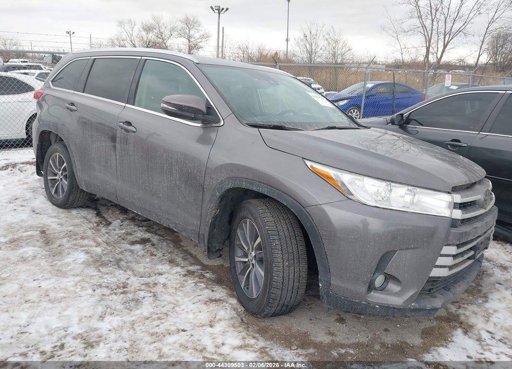 2019 TOYOTA HIGHLANDER XLE VIN: 5TDJZRFH0KS589658