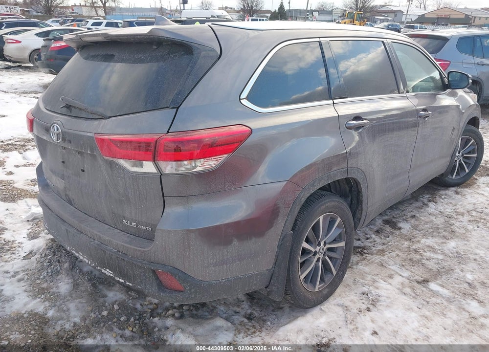 2019 TOYOTA HIGHLANDER XLE VIN: 5TDJZRFH0KS589658