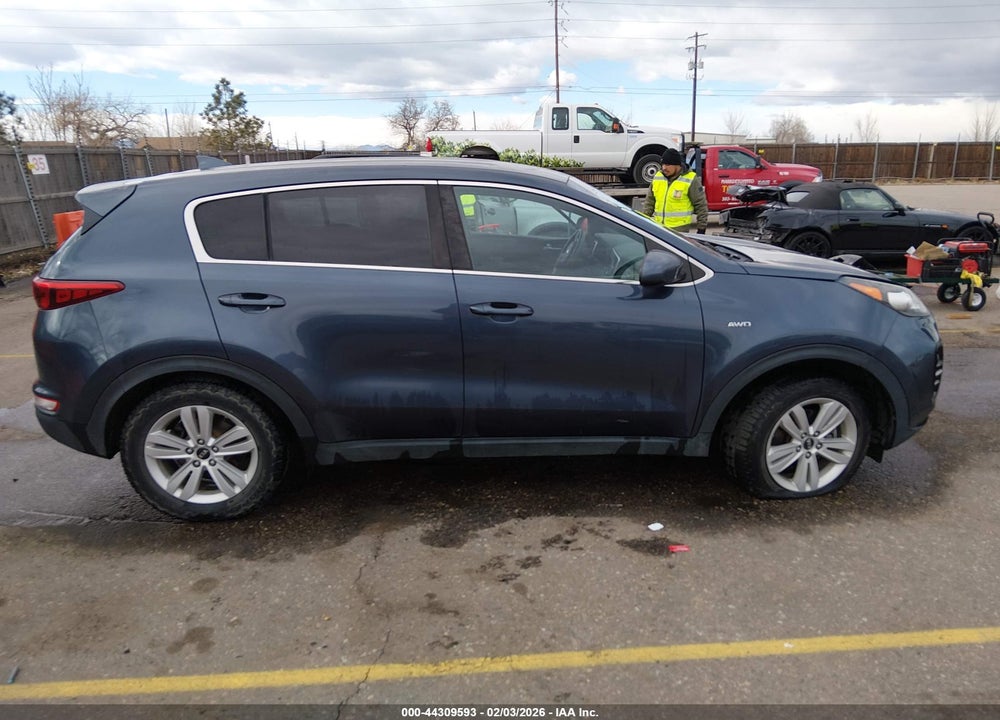2018 KIA SPORTAGE LX VIN: KNDPMCAC9J7319757