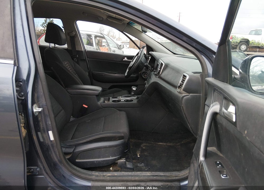 2018 KIA SPORTAGE LX VIN: KNDPMCAC9J7319757