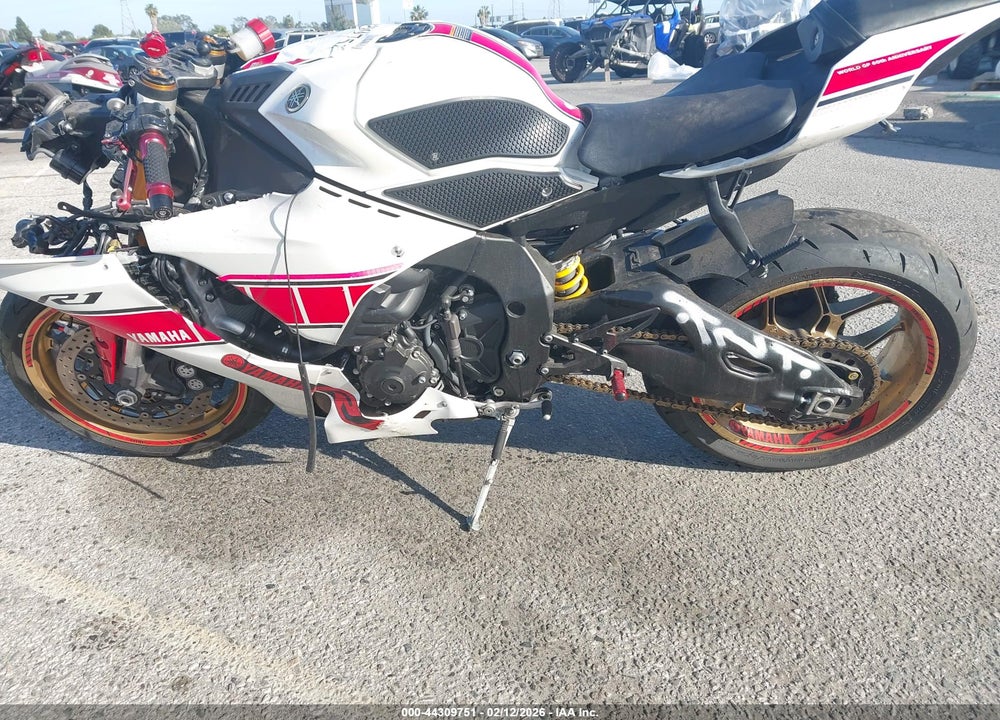 2022 YAMAHA YZFR1 VIN: JYARN66Y8NA000768