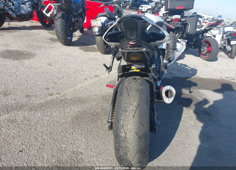 2022 YAMAHA YZFR1 VIN: JYARN66Y8NA000768