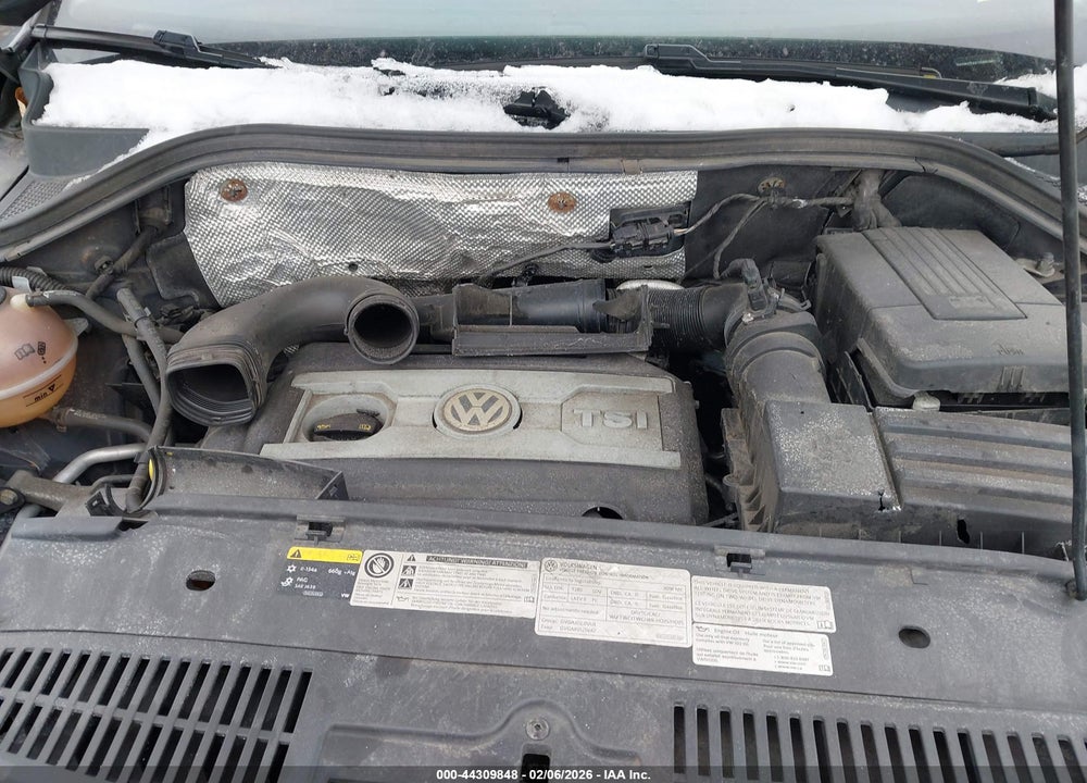 2016 VOLKSWAGEN TIGUAN S VIN: WVGBV7AX1GW593014