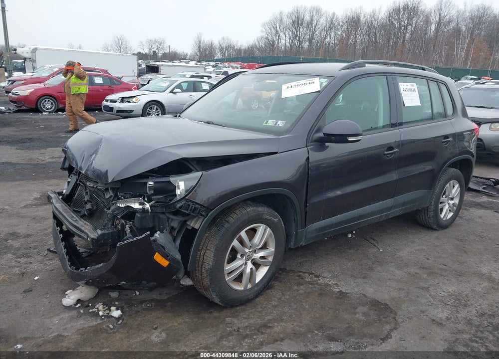 2016 VOLKSWAGEN TIGUAN S VIN: WVGBV7AX1GW593014