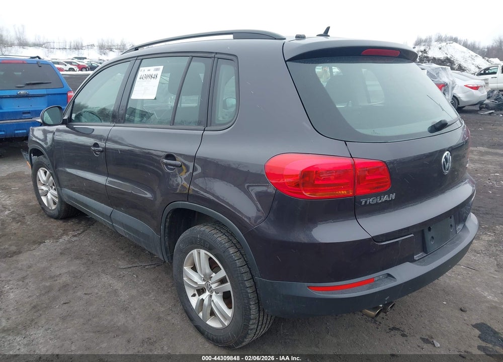 2016 VOLKSWAGEN TIGUAN S VIN: WVGBV7AX1GW593014