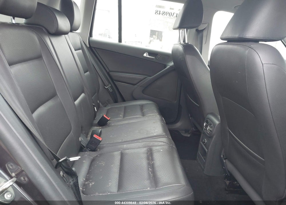 2016 VOLKSWAGEN TIGUAN S VIN: WVGBV7AX1GW593014