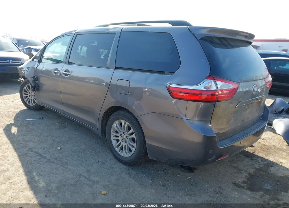 2015 TOYOTA SIENNA XLE 8 PASSENGER VIN: 5TDYK3DC4FS685323