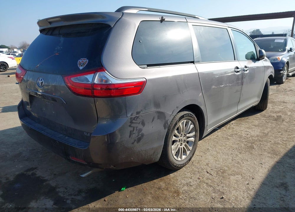 2015 TOYOTA SIENNA XLE 8 PASSENGER VIN: 5TDYK3DC4FS685323