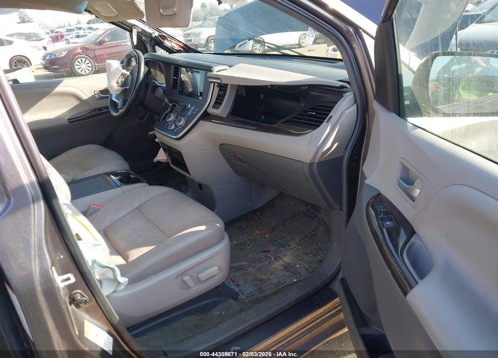 2015 TOYOTA SIENNA XLE 8 PASSENGER VIN: 5TDYK3DC4FS685323