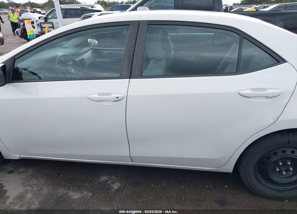2018 TOYOTA COROLLA LE VIN: 5YFBURHE2JP814272